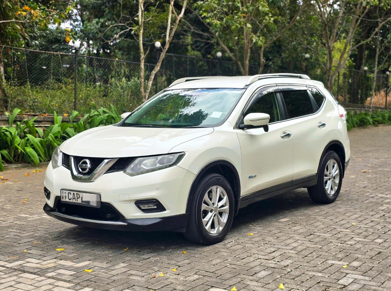Nissan X Trail 2015 - பயன்படுத்தப்பட்டது SUV sale in Sri Lanka - patpat.lk
