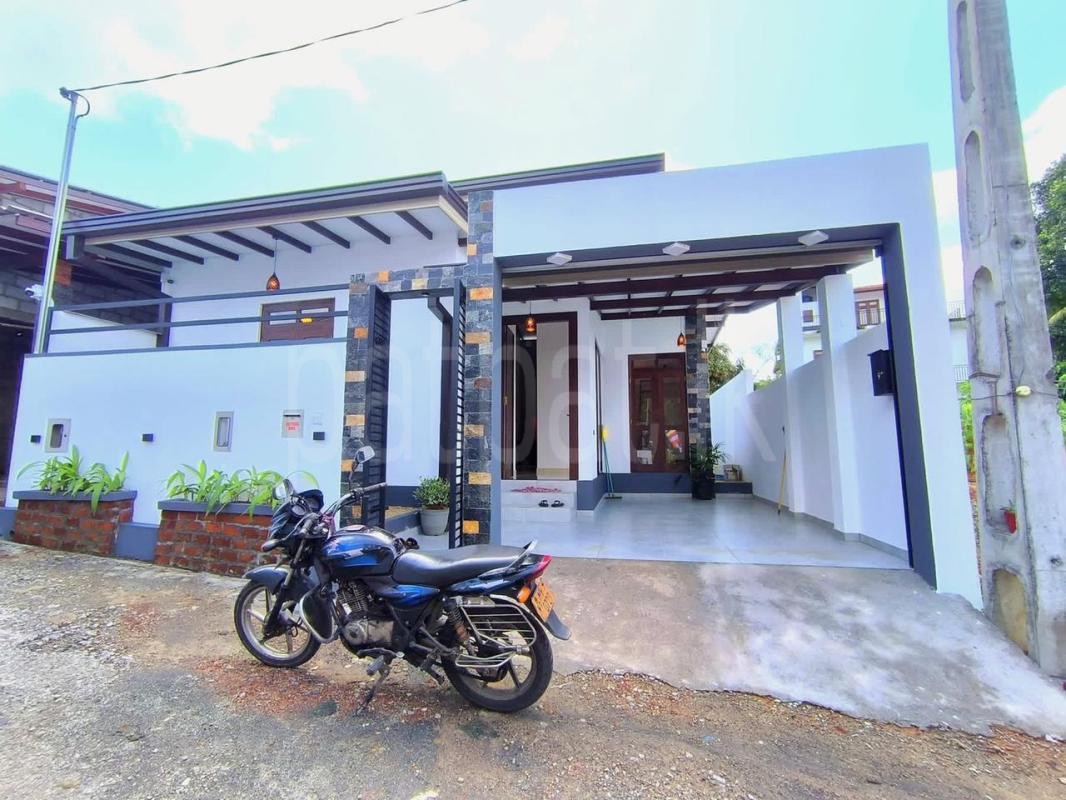 House for Sale in Athurugiriya