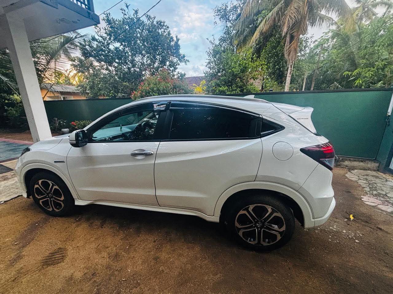 Honda Vezel 2014 - பயன்படுத்தப்பட்டது SUV sale in Sri Lanka - patpat.lk