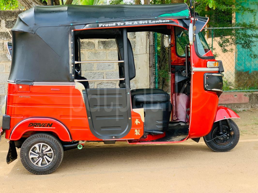 Bajaj Three Wheel 2017 - பயன்படுத்தப்பட்டது முச்சக்கர வண்டி sale in Sri Lanka - patpat.lk