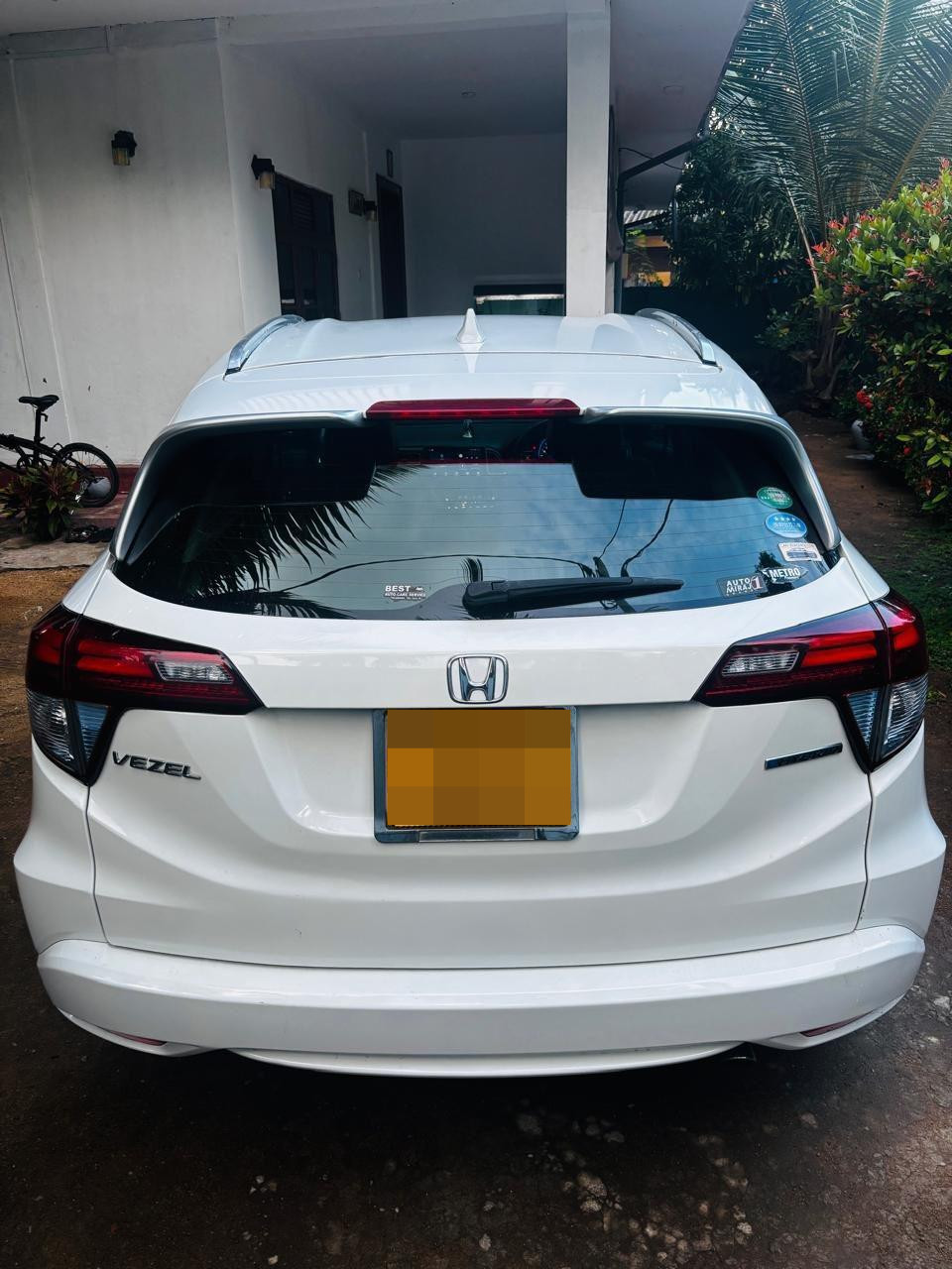 Honda Vezel 2014 - பயன்படுத்தப்பட்டது கார் sale in Sri Lanka - patpat.lk