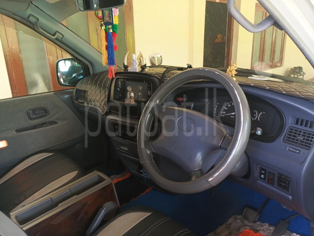 Toyota NOHA 2007 - பயன்படுத்தப்பட்டது வேன் sale in Sri Lanka - patpat.lk