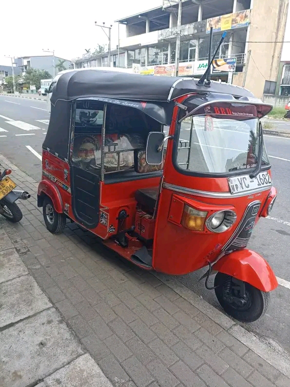 Bajaj Three Wheel 2010 - பயன்படுத்தப்பட்டது முச்சக்கர வண்டி sale in Sri Lanka - patpat.lk