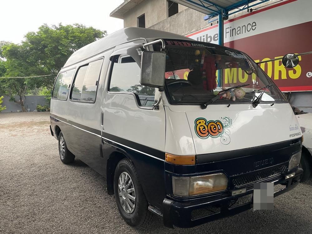 Isuzu Fargo 1982 - பயன்படுத்தப்பட்டது வேன் sale in Sri Lanka - patpat.lk