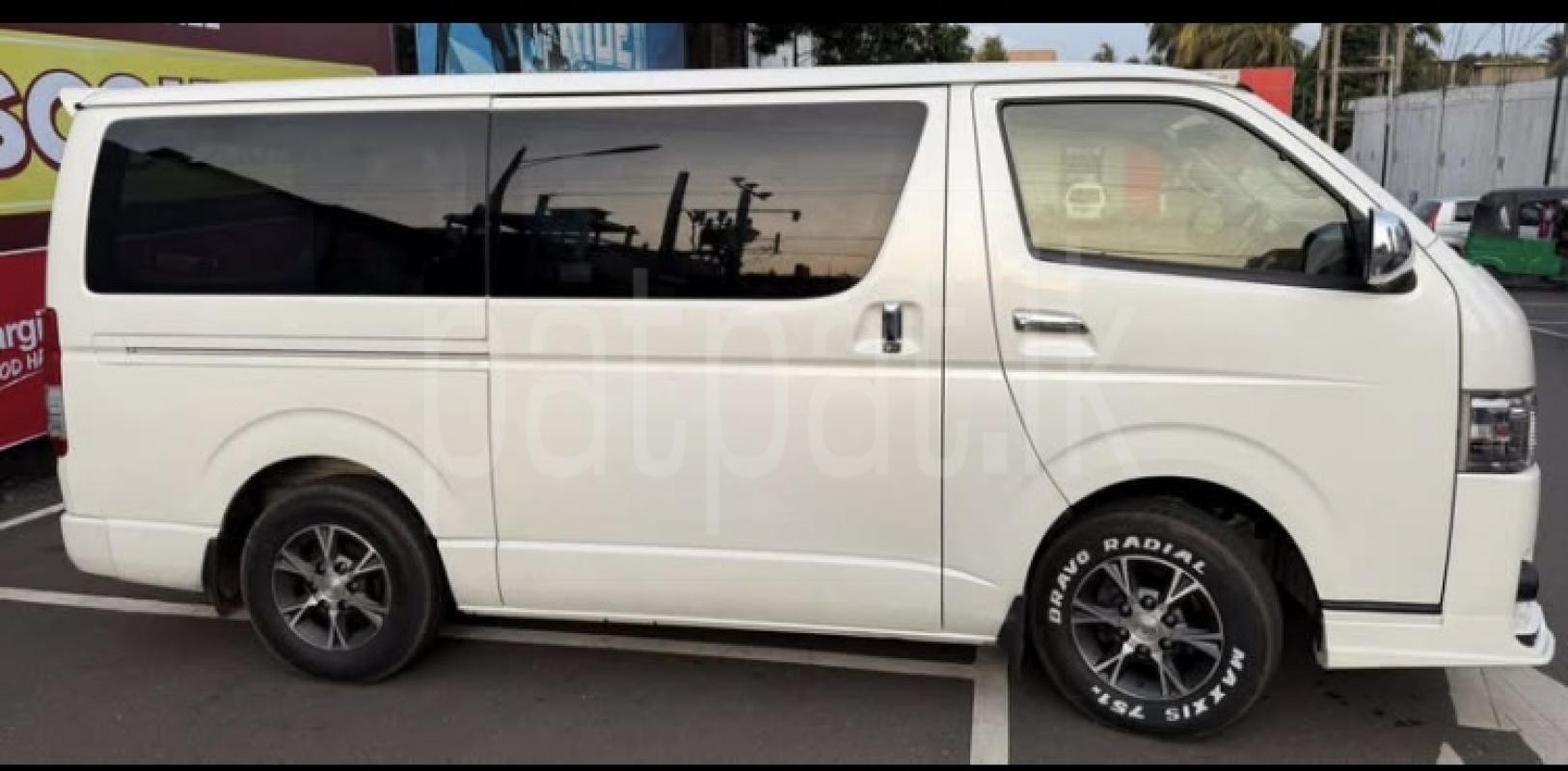 Toyota Hiace 2017 - பயன்படுத்தப்பட்டது வேன் sale in Sri Lanka - patpat.lk