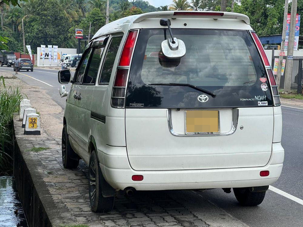 Toyota Noah 2007 - பயன்படுத்தப்பட்டது வேன் sale in Sri Lanka - patpat.lk