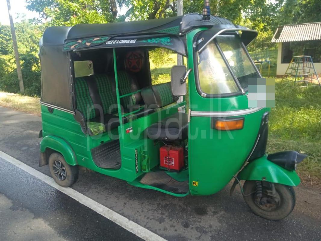 Bajaj Three Wheel 2006 - பயன்படுத்தப்பட்டது முச்சக்கர வண்டி sale in Sri Lanka - patpat.lk