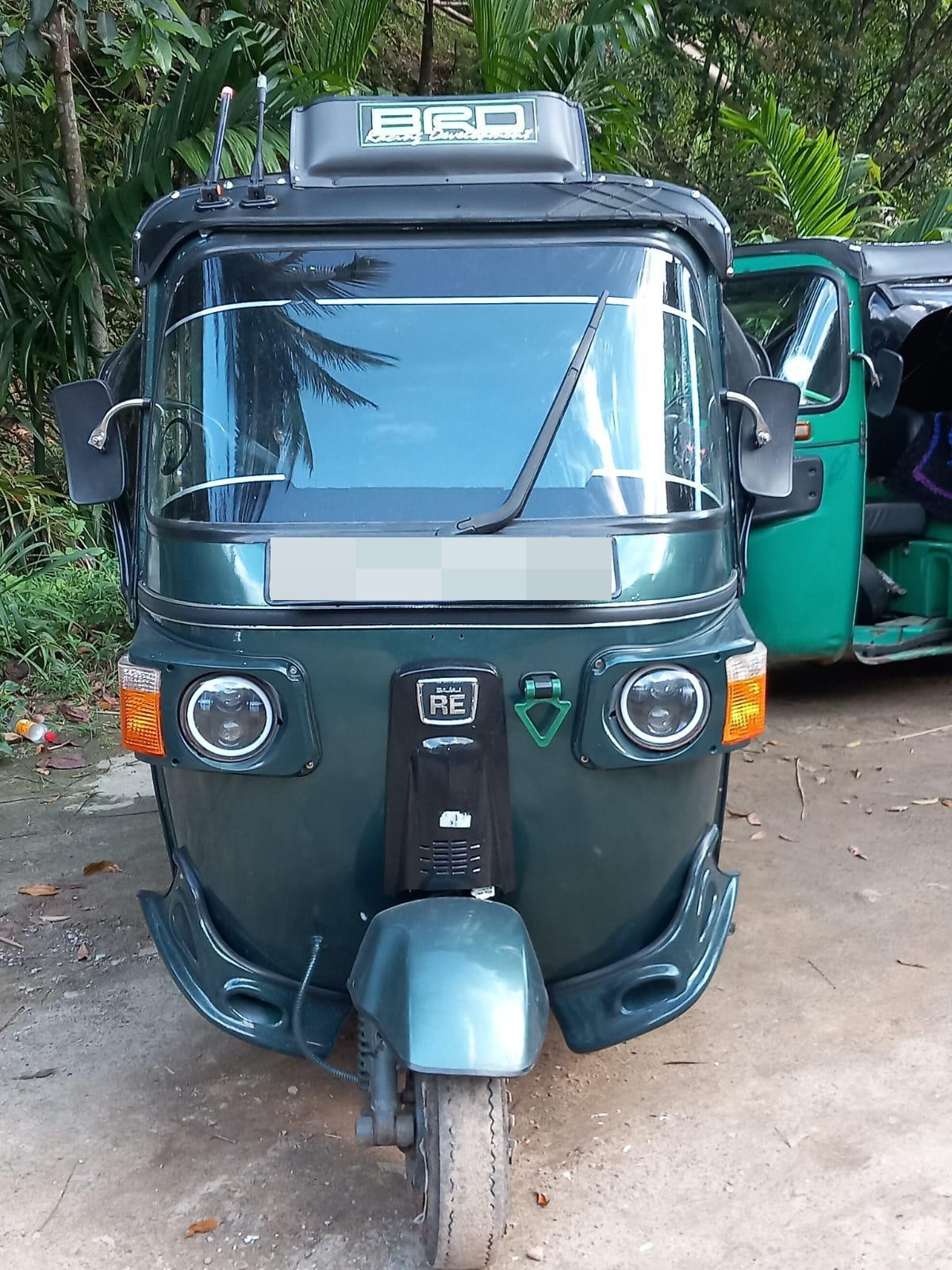 Bajaj Three Wheel 2011 ads-image-1