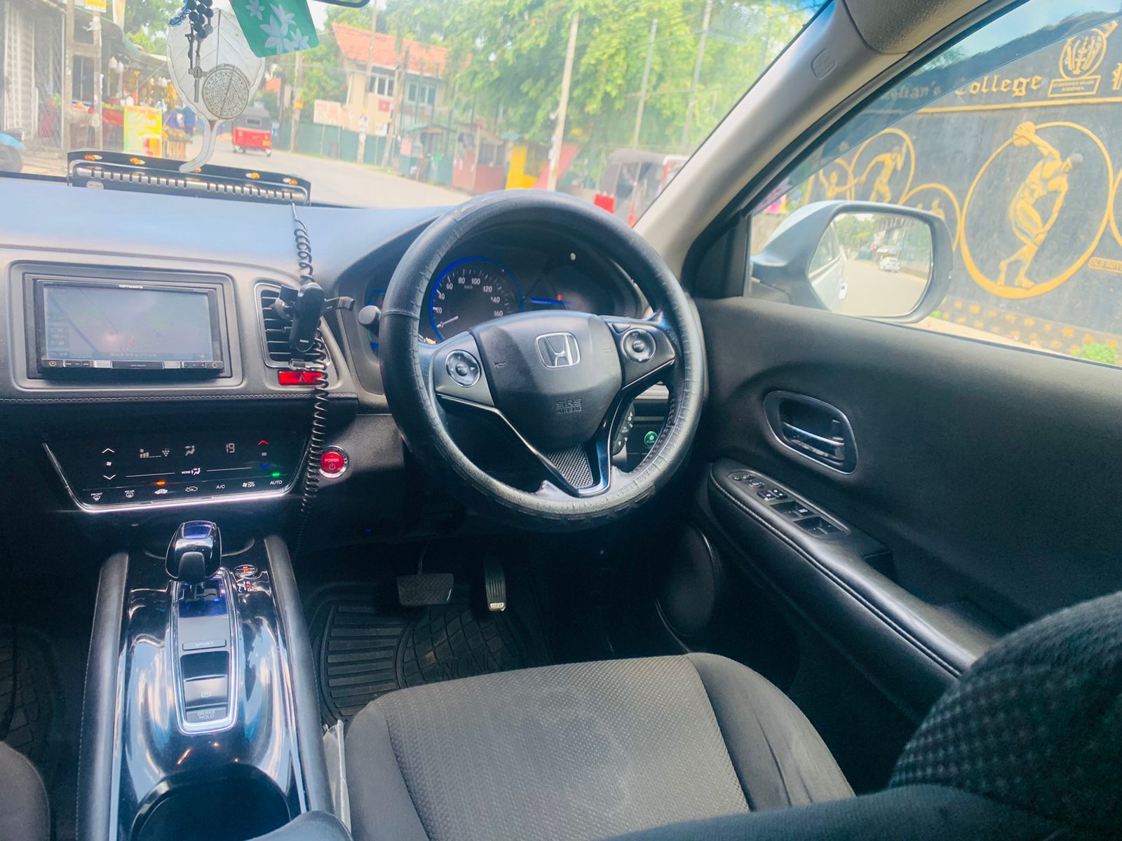 Honda Vezel 2016 - Used SUV sale in Sri Lanka - patpat.lk