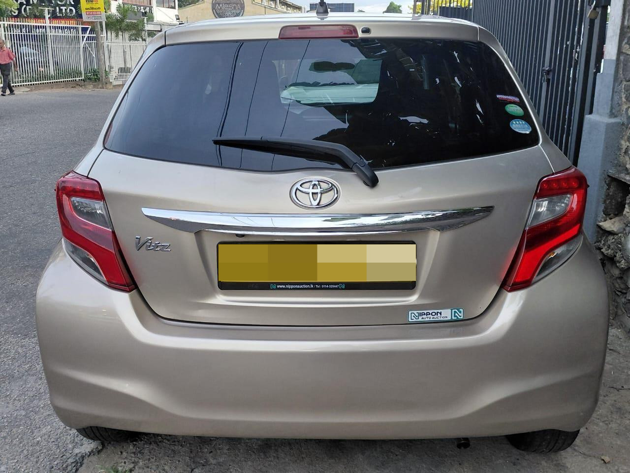 Toyota Vitz 2016 - பயன்படுத்தப்பட்டது கார் sale in Sri Lanka - patpat.lk
