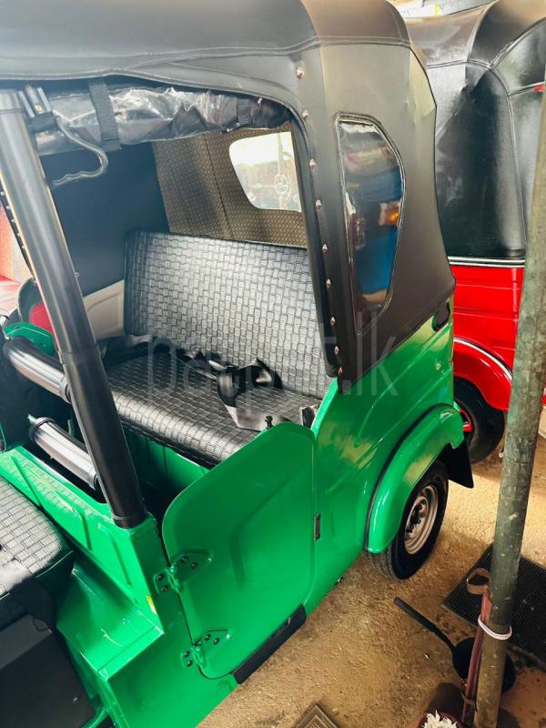 Bajaj 4 stroke 2020 - பயன்படுத்தப்பட்டது முச்சக்கர வண்டி sale in Sri Lanka - patpat.lk