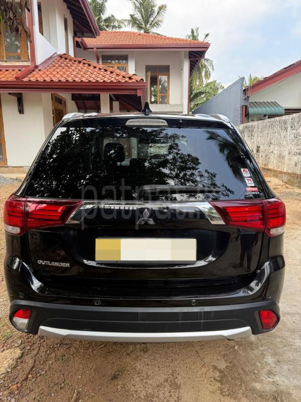 Mitsubishi Outlander 2017 - Used SUV sale in Sri Lanka - patpat.lk