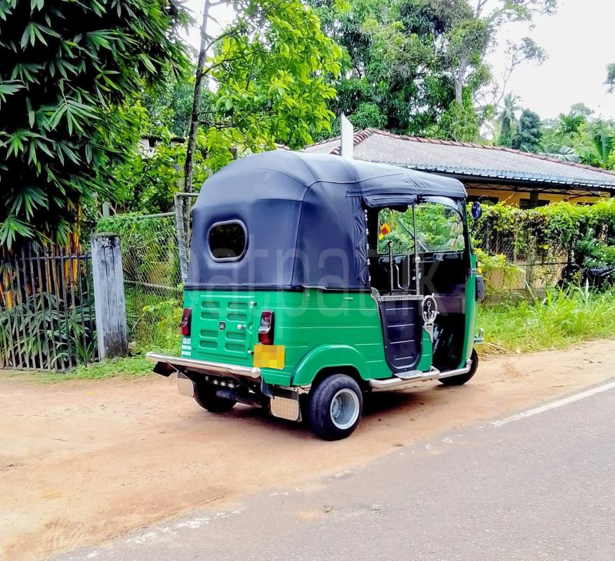 Bajaj 4 stroke 2015 - பயன்படுத்தப்பட்டது முச்சக்கர வண்டி sale in Sri Lanka - patpat.lk