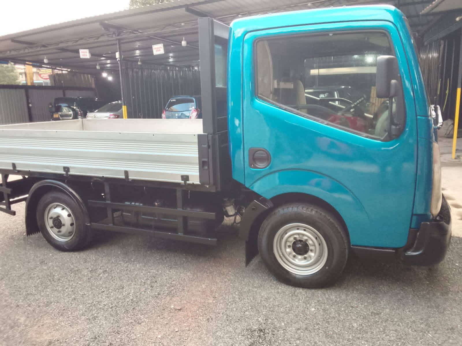 Nissan Cabstar 2007 - பயன்படுத்தப்பட்டது டிரக் sale in Sri Lanka - patpat.lk