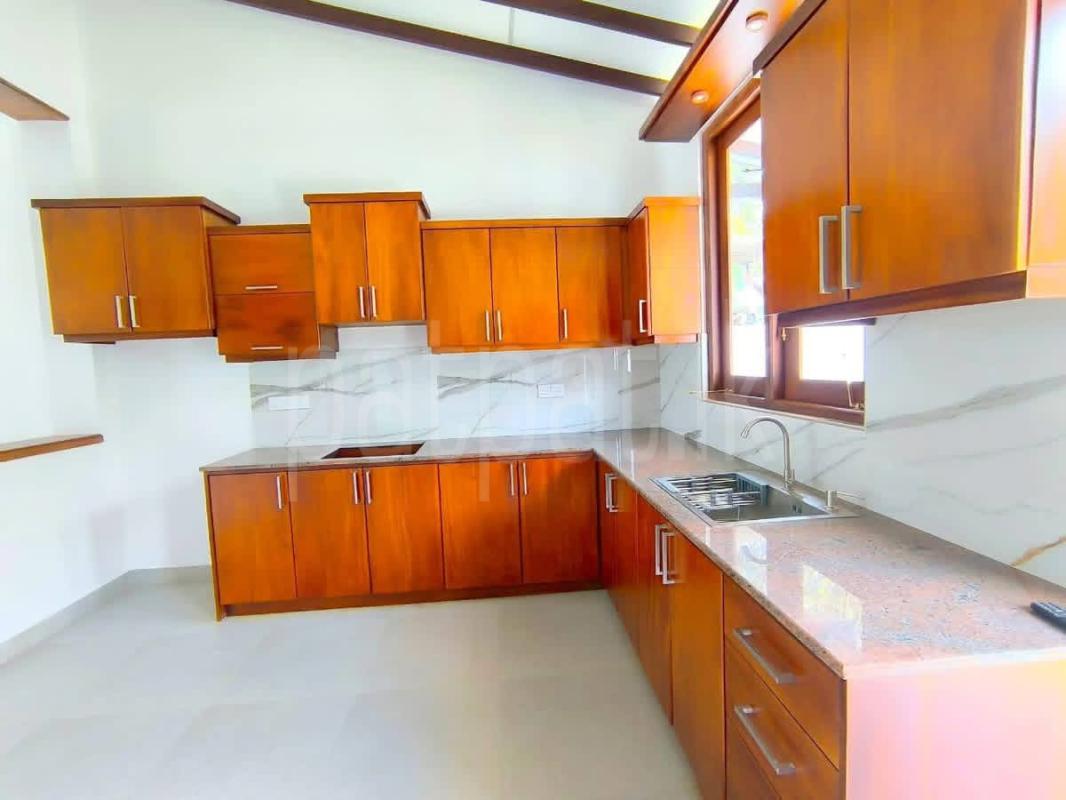 House for Sale in Athurugiriya