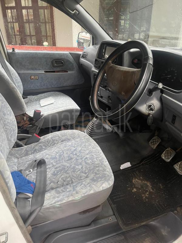 Toyota Noah 1999 - பயன்படுத்தப்பட்டது வேன் sale in Sri Lanka - patpat.lk