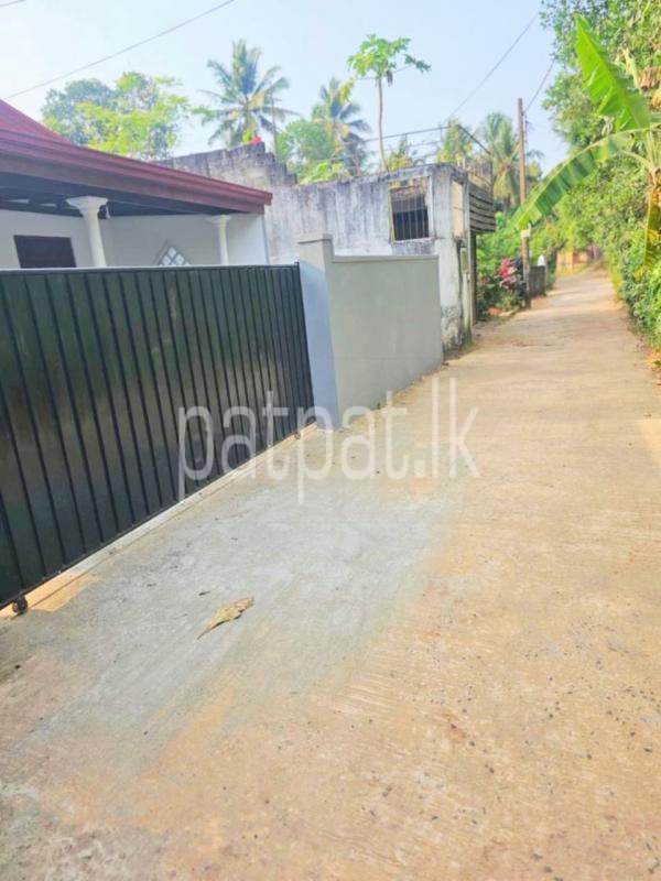 House for Sale in Bandaragama ads-image-1