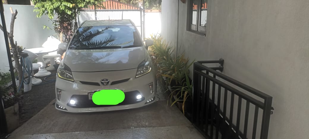 Toyota Prius 2017 - Used Car sale in Sri Lanka - patpat.lk