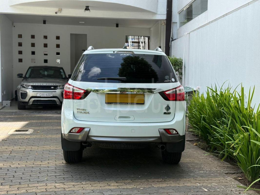 Advertisement image 4