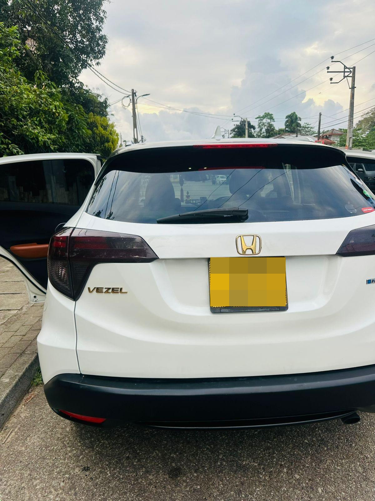 Honda Vezel 2014 - Used SUV sale in Sri Lanka - patpat.lk