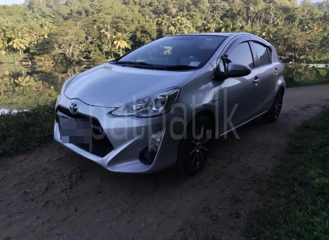 Toyota Aqua 2015 - பயன்படுத்தப்பட்டது கார் sale in Sri Lanka - patpat.lk