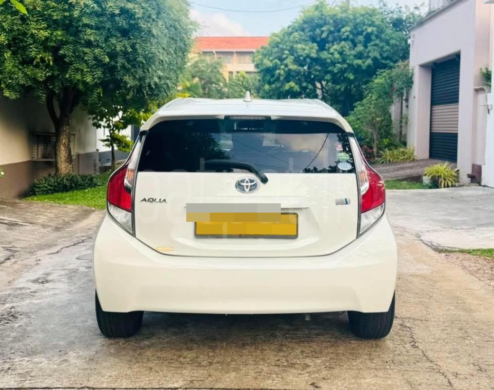 Toyota Aqua 2015 - பயன்படுத்தப்பட்டது கார் sale in Sri Lanka - patpat.lk