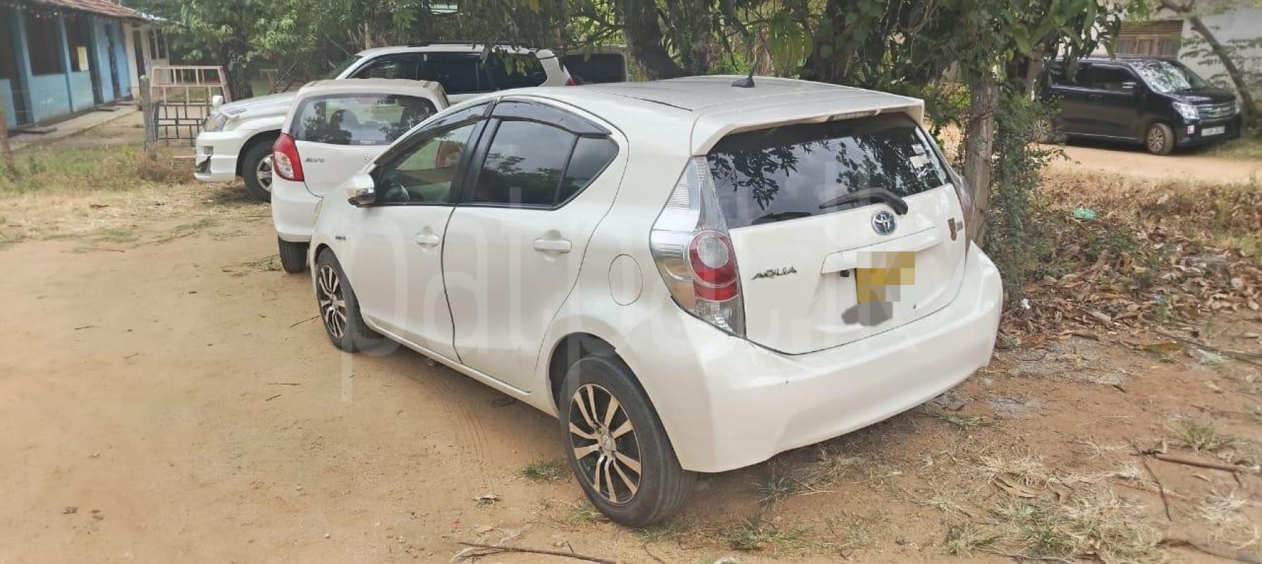 Toyota Aqua 2014 - பயன்படுத்தப்பட்டது கார் sale in Sri Lanka - patpat.lk