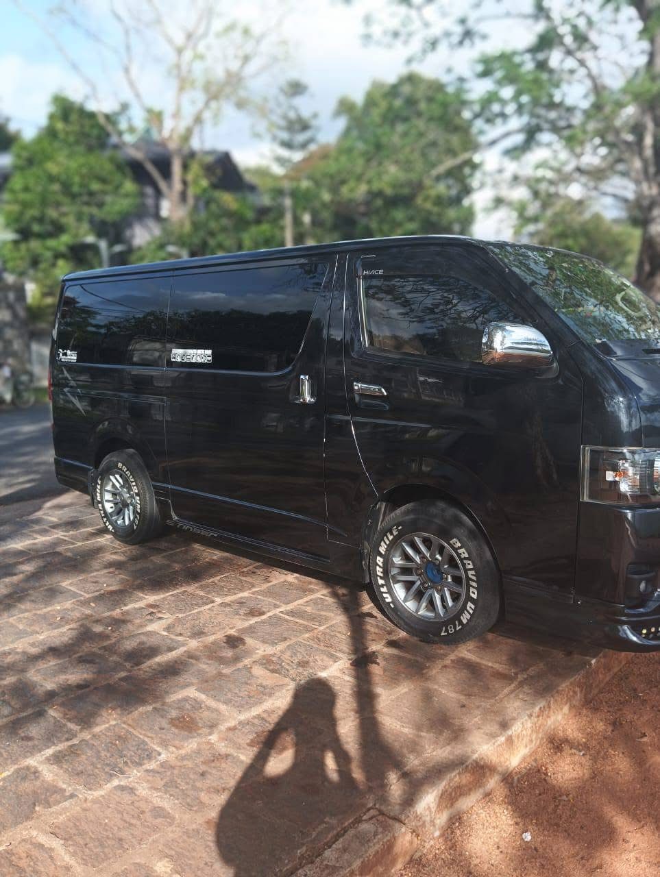 Toyota Hiace 2011 - பயன்படுத்தப்பட்டது வேன் sale in Sri Lanka - patpat.lk