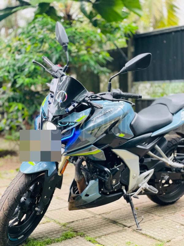 Bajaj Pulsar 2025 - பயன்படுத்தப்பட்டது பைக் sale in Sri Lanka - patpat.lk