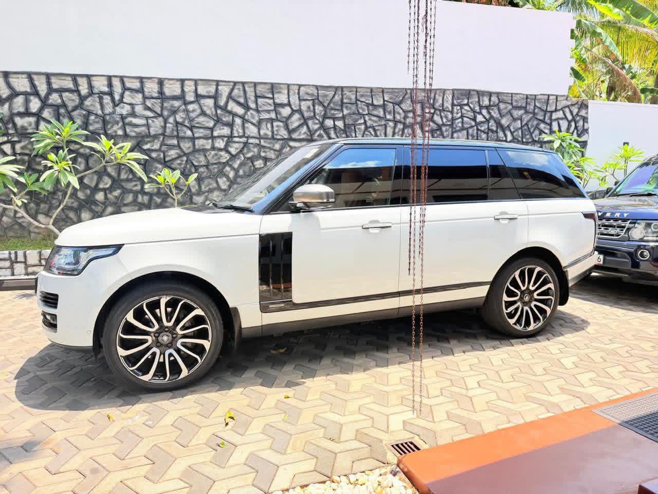 Land Rover Range Rover 2015 - பயன்படுத்தப்பட்டது SUV sale in Sri Lanka - patpat.lk