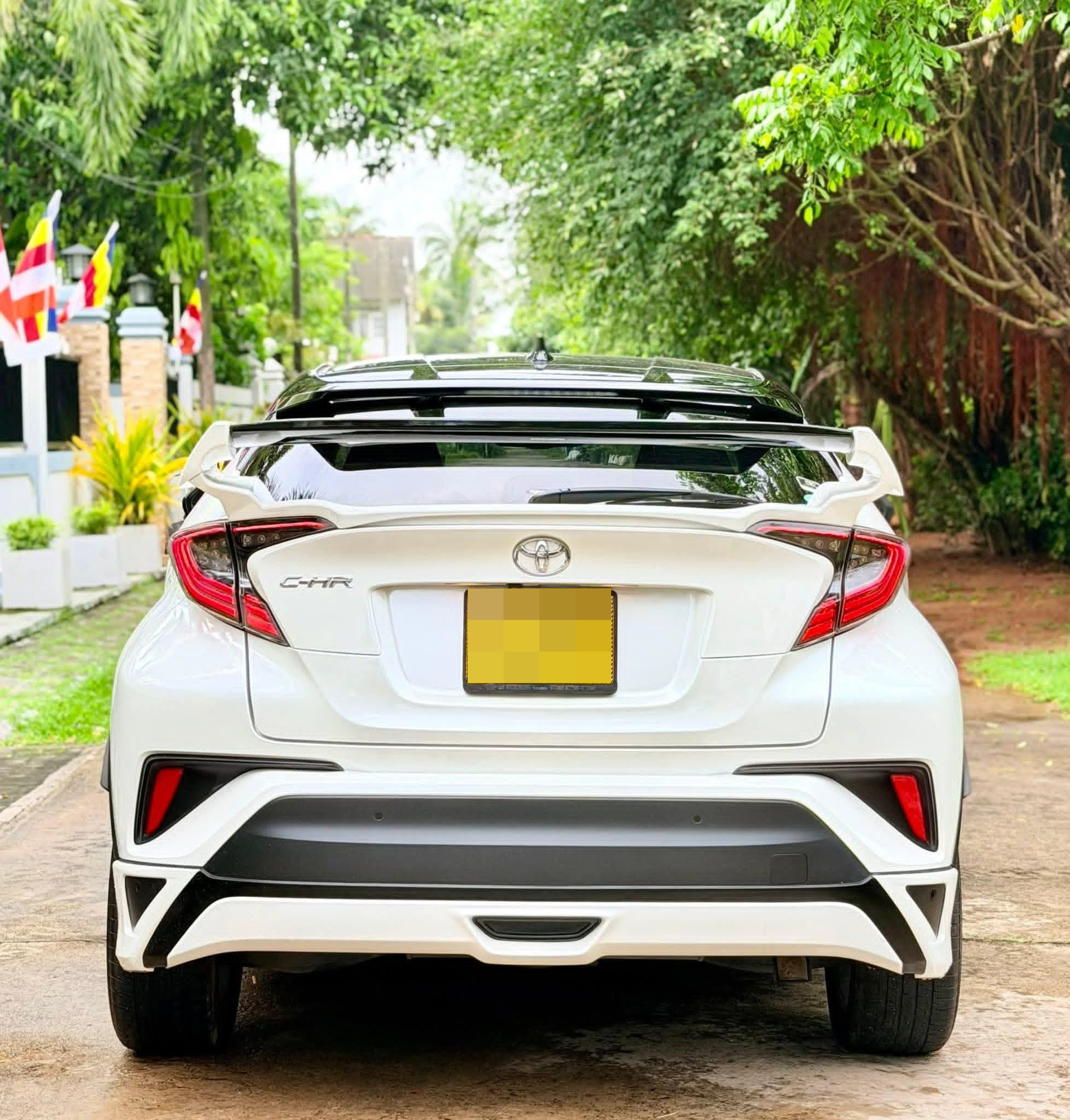 Toyota CHR 2017 - பயன்படுத்தப்பட்டது SUV sale in Sri Lanka - patpat.lk