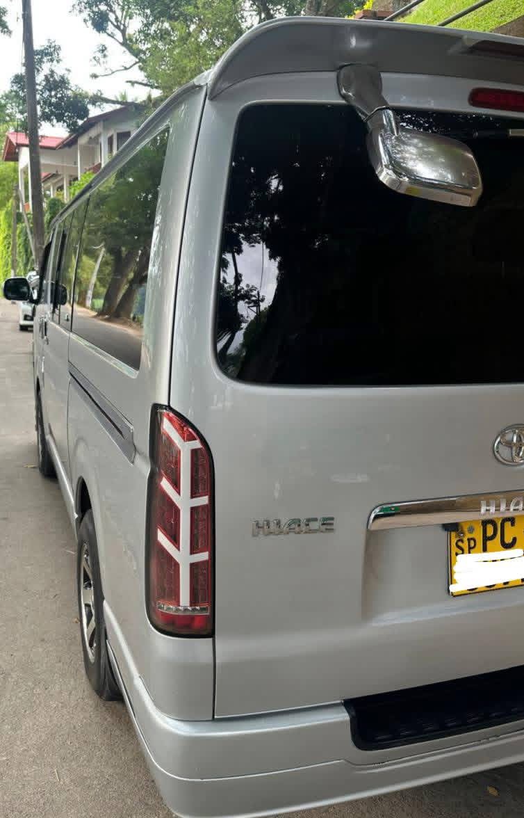 Toyota Hiace 2006 - பயன்படுத்தப்பட்டது வேன் sale in Sri Lanka - patpat.lk