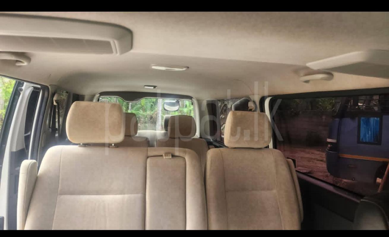 Toyota Hiace 2015 - பயன்படுத்தப்பட்டது வேன் sale in Sri Lanka - patpat.lk