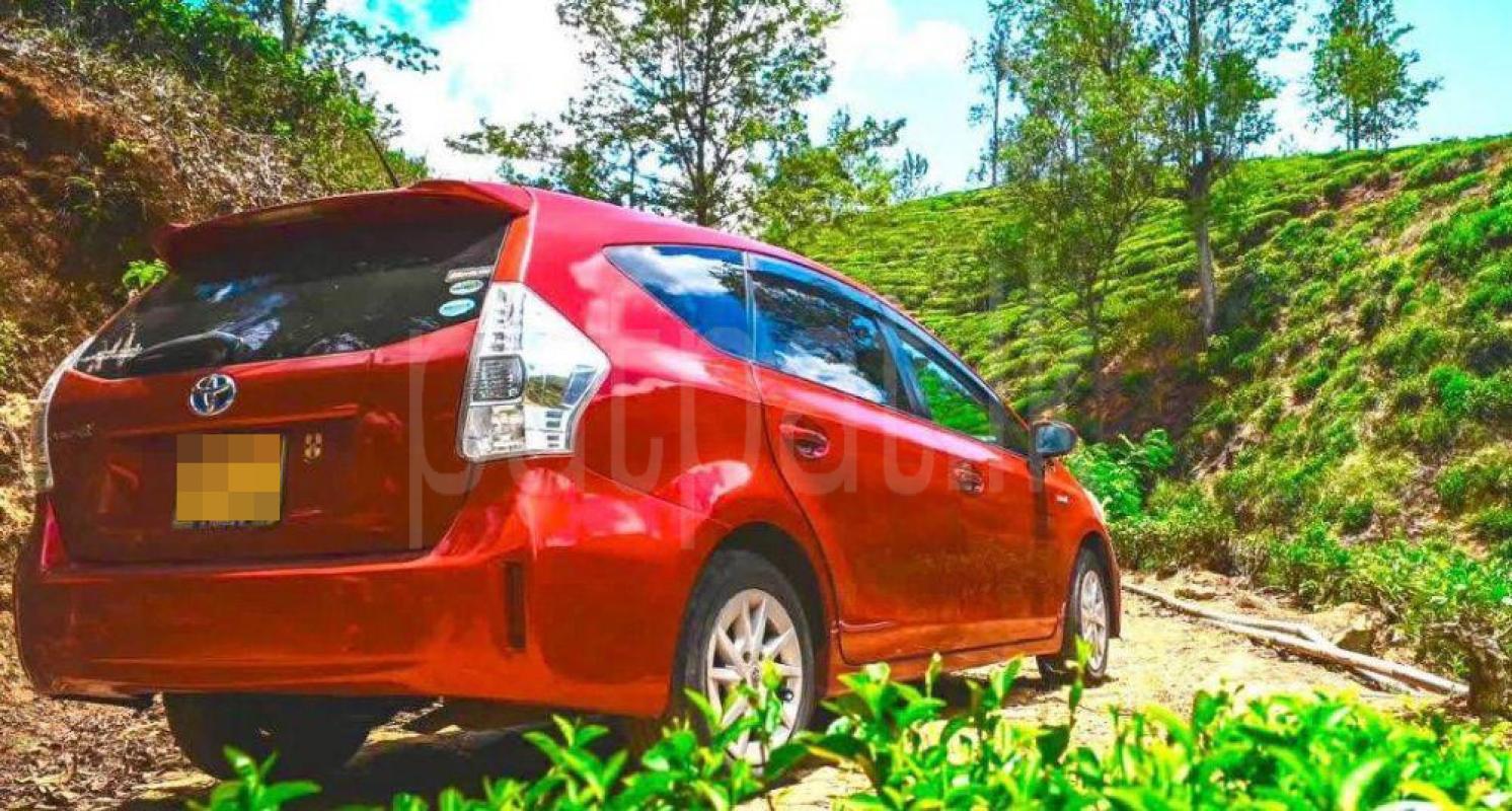 Toyota Prius 2012 - பயன்படுத்தப்பட்டது கார் sale in Sri Lanka - patpat.lk