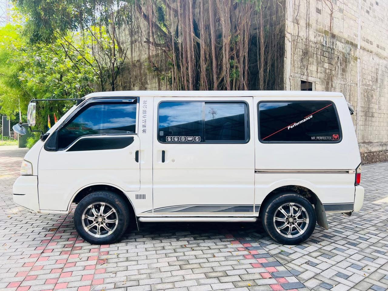 Mitsubishi Delica 2003 - Used Van sale in Sri Lanka - patpat.lk