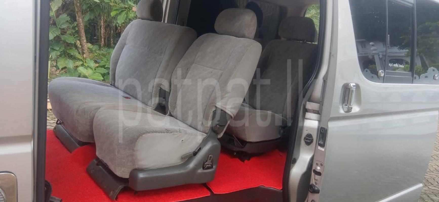 Toyota Hiace 2004 - பயன்படுத்தப்பட்டது வேன் sale in Sri Lanka - patpat.lk
