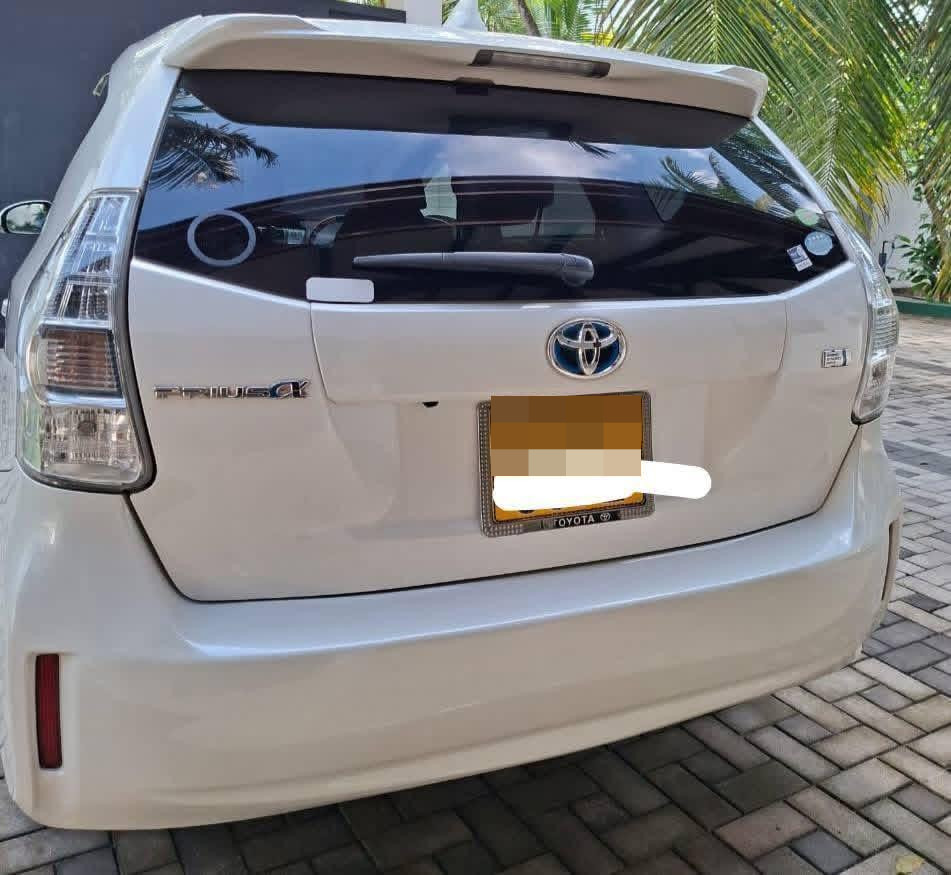 Toyota Prius 2014 - பயன்படுத்தப்பட்டது கார் sale in Sri Lanka - patpat.lk