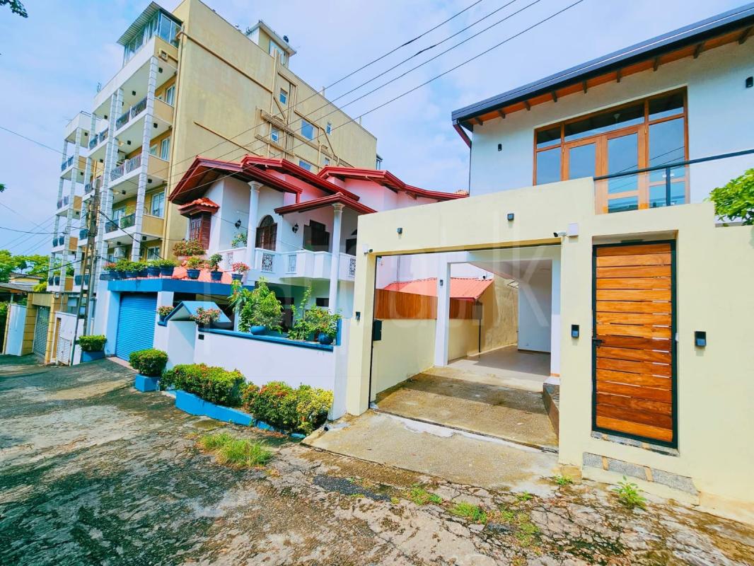House for Sale in Talawatugoda