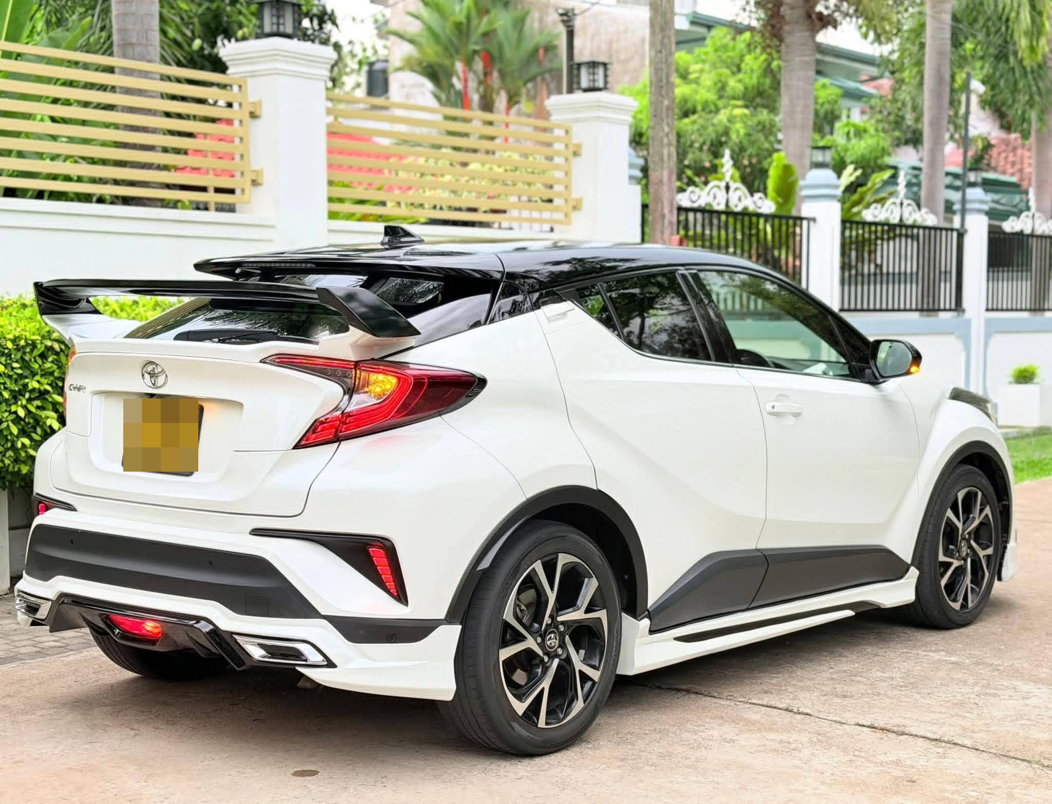 Toyota CHR 2018 - பயன்படுத்தப்பட்டது SUV sale in Sri Lanka - patpat.lk