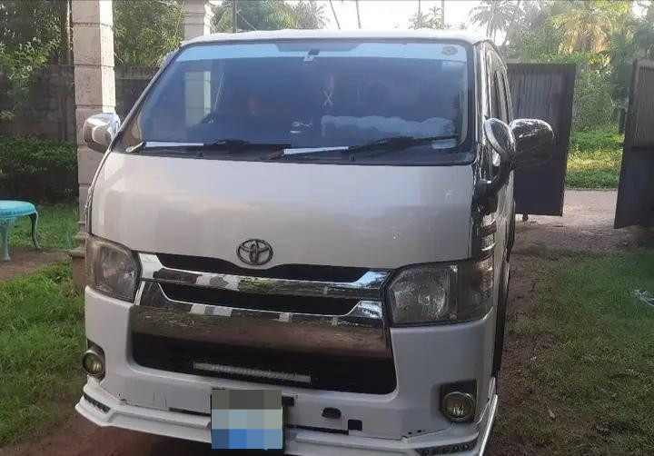 Toyota Hiace 2006 - பயன்படுத்தப்பட்டது வேன் sale in Sri Lanka - patpat.lk