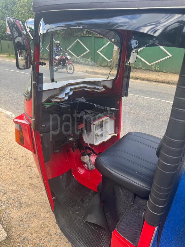 Bajaj 4 stroke 2012 - பயன்படுத்தப்பட்டது முச்சக்கர வண்டி sale in Sri Lanka - patpat.lk