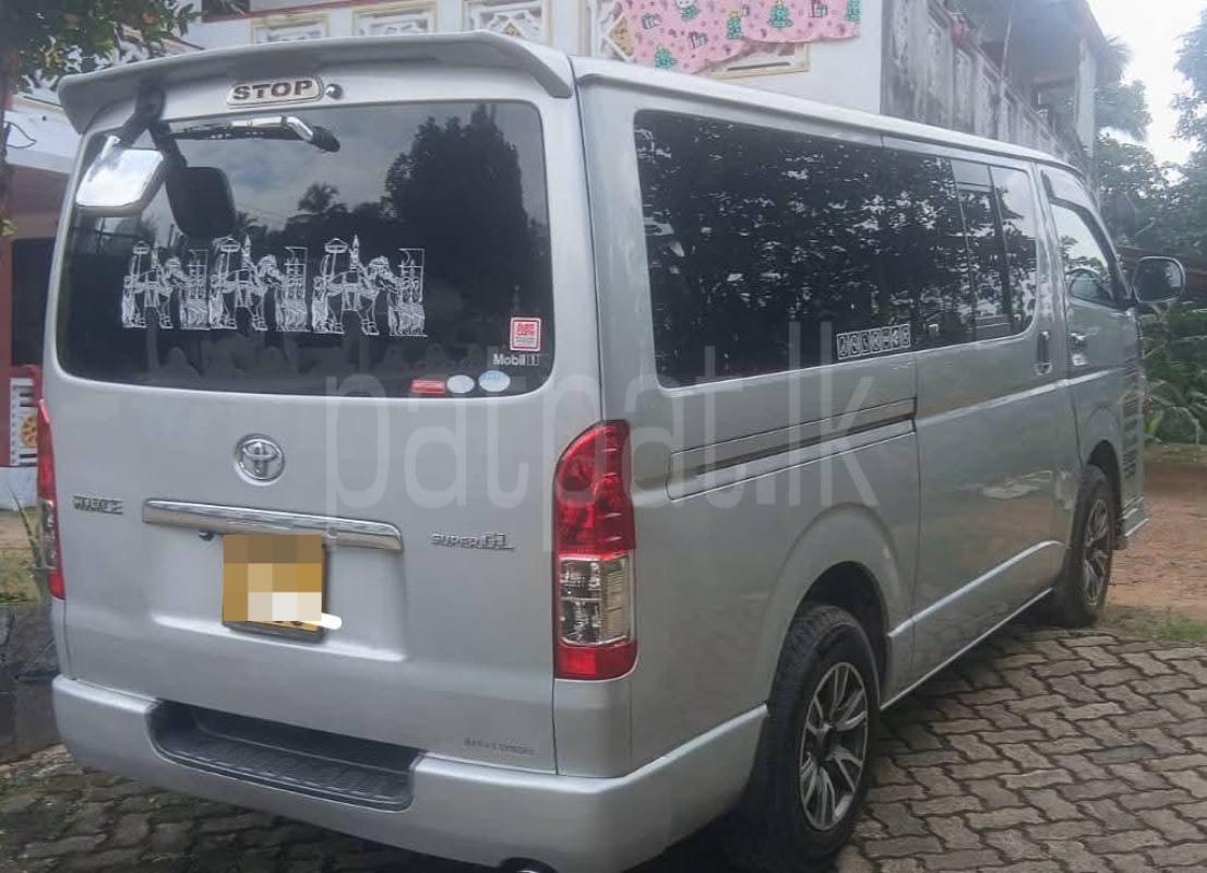 Toyota Hiace 2004 - பயன்படுத்தப்பட்டது வேன் sale in Sri Lanka - patpat.lk