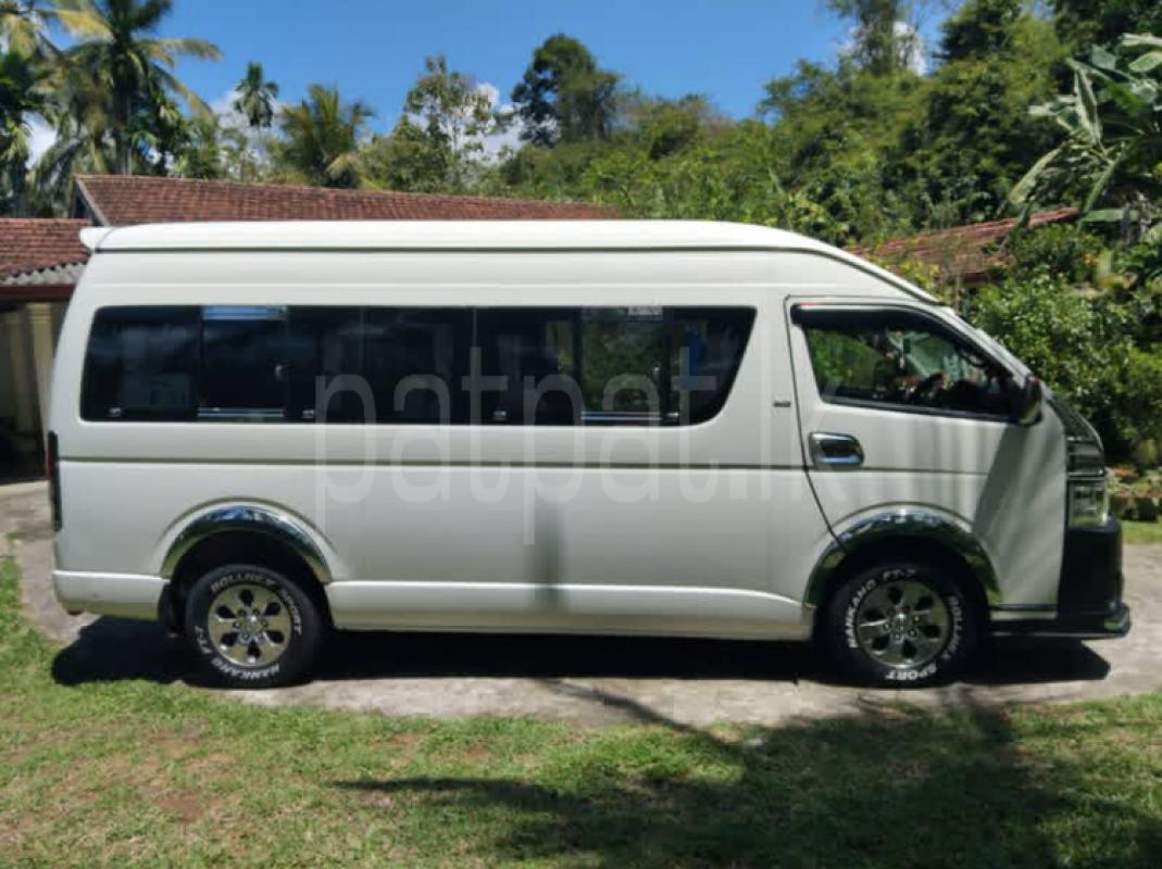 Toyota Hiace 2007 - பயன்படுத்தப்பட்டது வேன் sale in Sri Lanka - patpat.lk