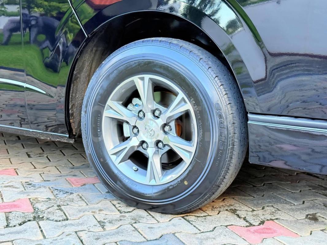 Toyota Hiace 2025 - අලුත් වෑන් රථය sale in Sri Lanka - patpat.lk