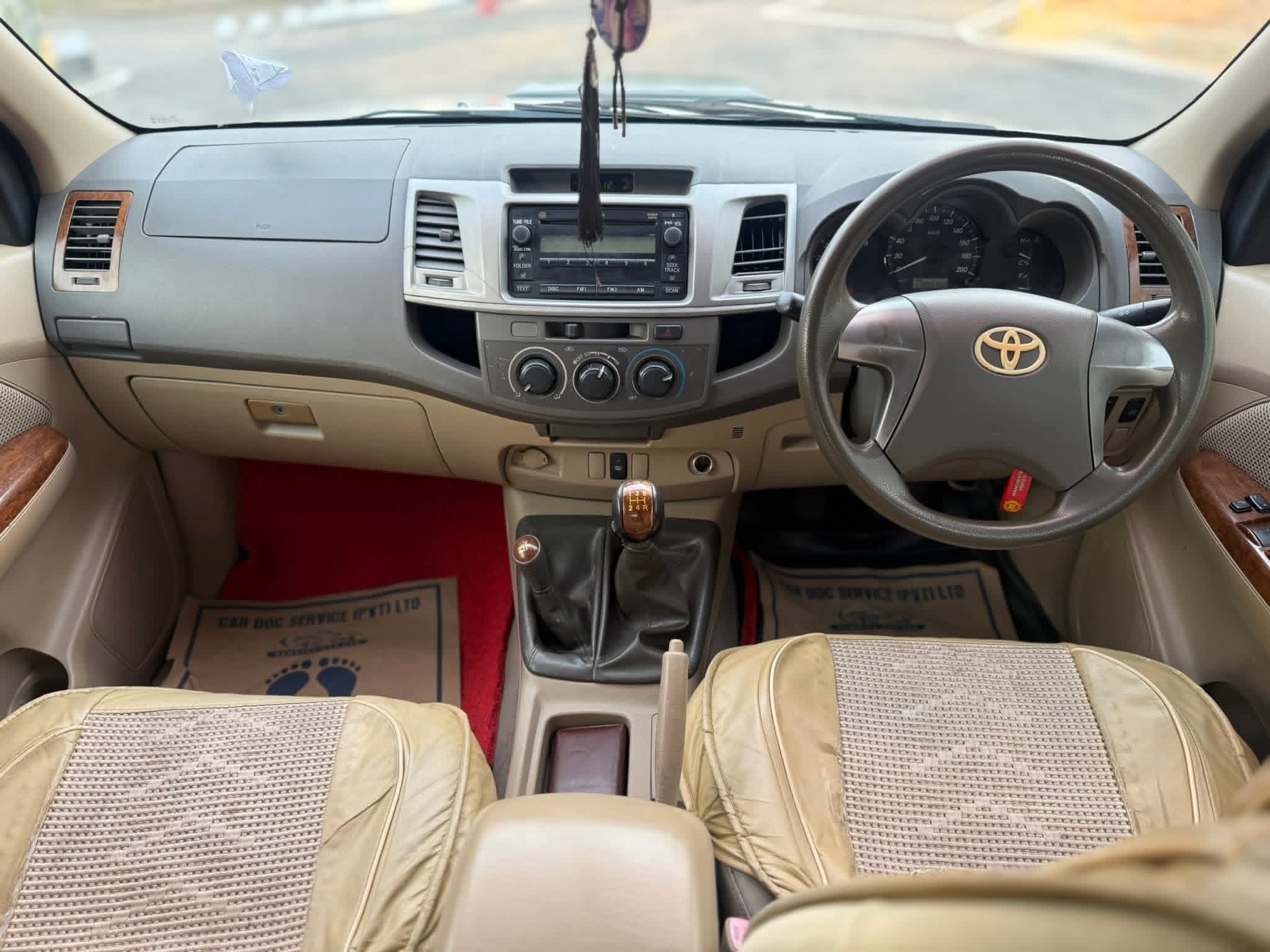 Toyota Hilux 2011 - භාවිතා කරන ලද භාණ්ඩ ප්‍රවාහන sale in Sri Lanka - patpat.lk