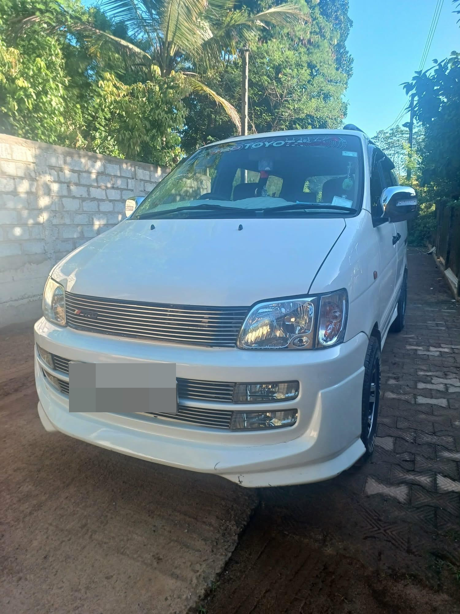 Toyota Noah 1998 - Used Van sale in Sri Lanka - patpat.lk