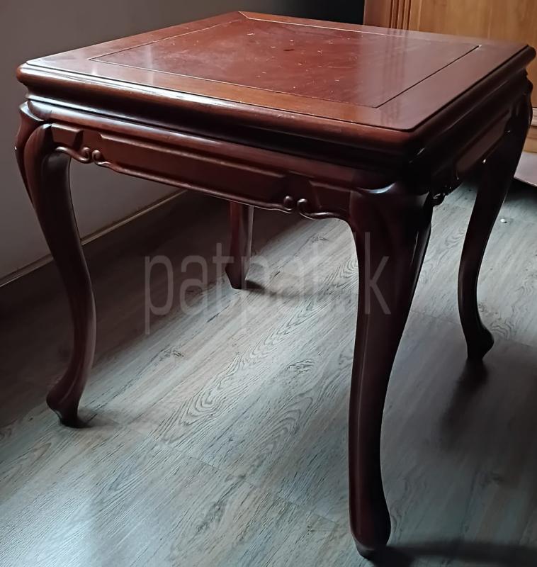 "Waisted" Style ​This table features a classic "Waisted" design (known in Chinese as Shu Yao).