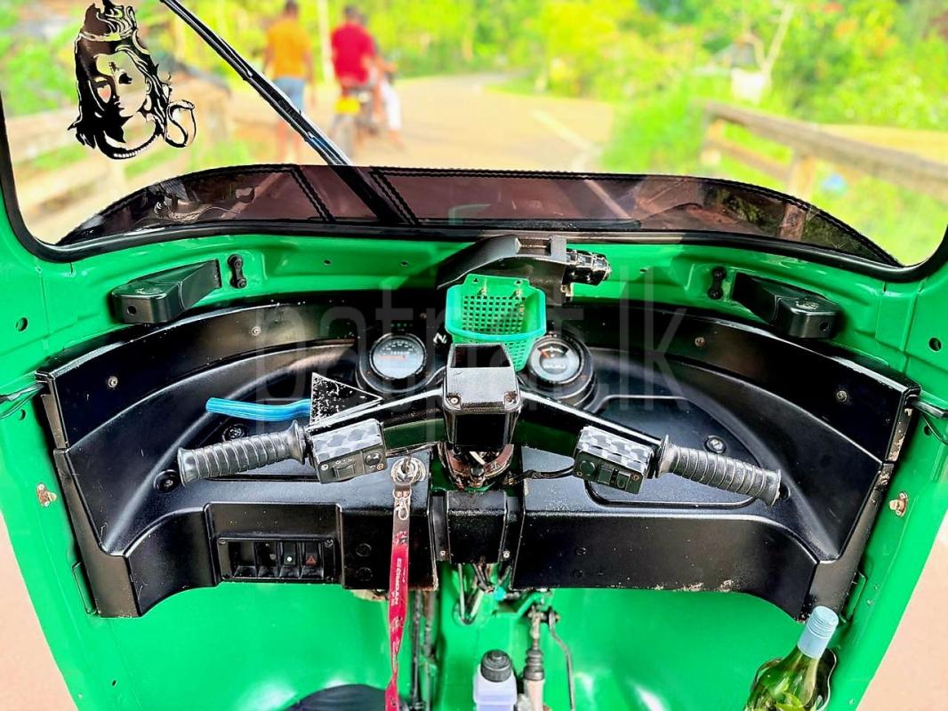 Bajaj Three Wheel 2015 - භාවිතා කරන ලද ත්‍රිරෝද රථය sale in Sri Lanka - patpat.lk