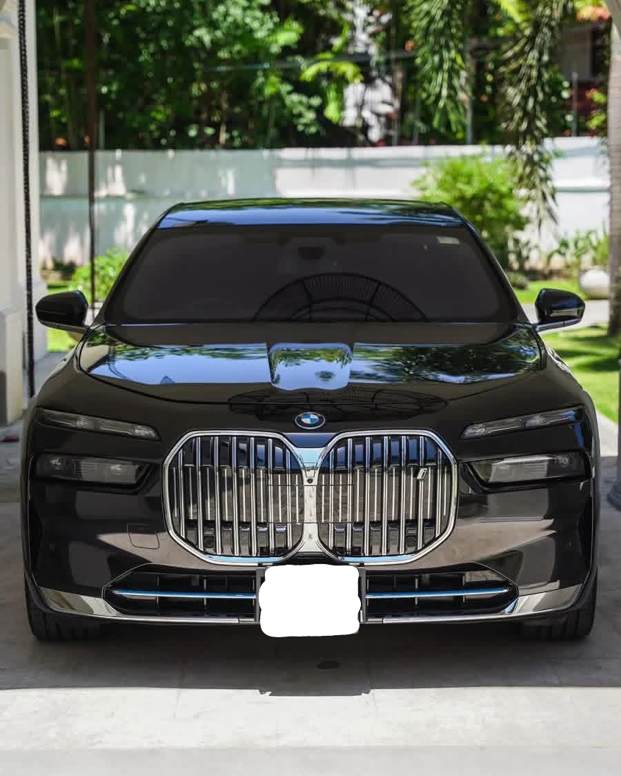 BMW i Series 2023 ads-image-1