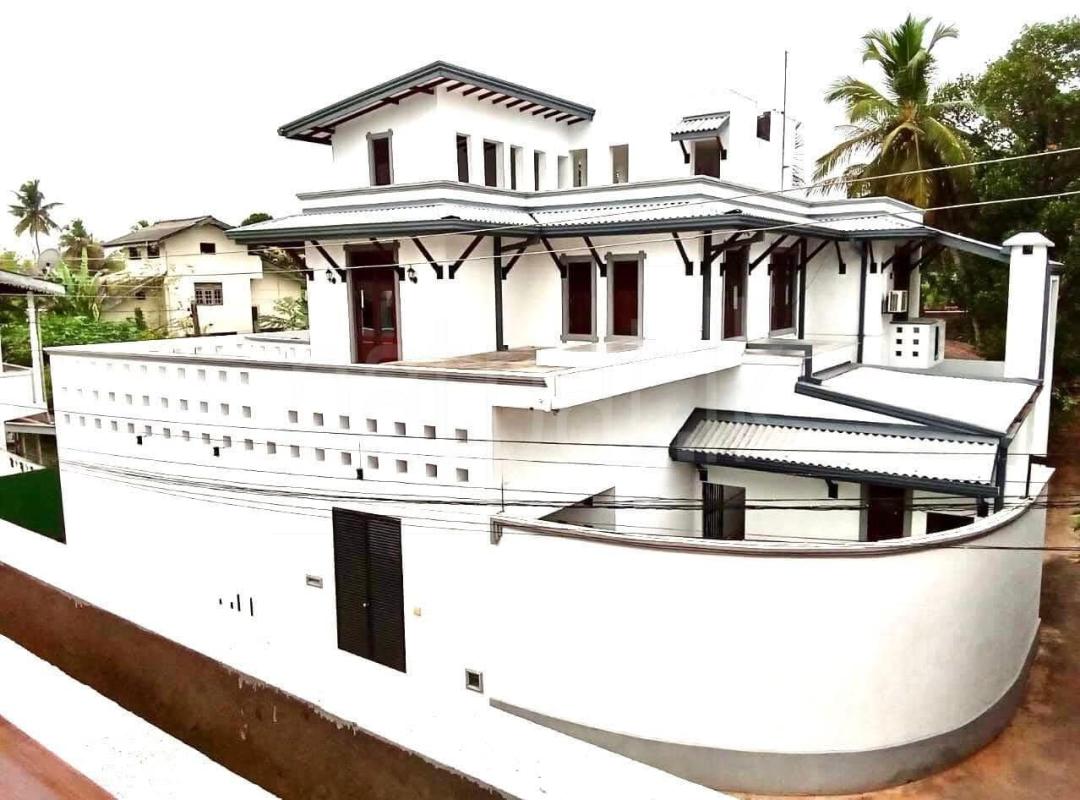 House for Sale in Boralesgamuwa ads-image-1